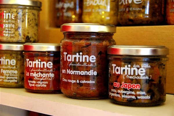 Discover Rue Traversette organic spreads: a delicious, local welcome gift awaiting you in our cottages! 